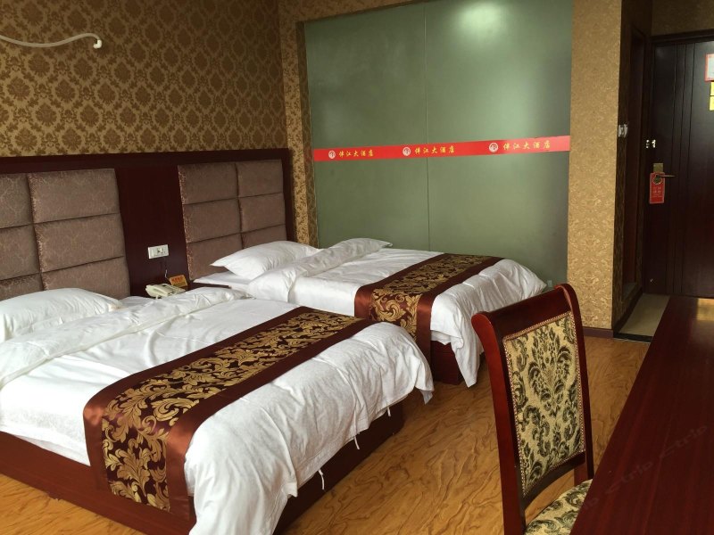 hotelPic