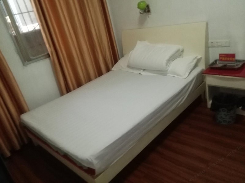 hotelPic