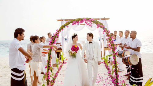 马尔代夫海外驻岛旅游婚礼仪式-神仙珊瑚岛浪