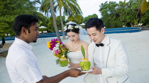 马尔代夫海外驻岛旅游婚礼仪式-神仙珊瑚岛浪