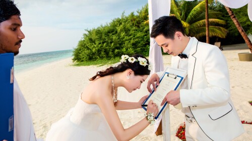 马尔代夫海外驻岛旅游婚礼仪式-神仙珊瑚岛浪