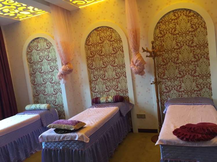 hotelPic