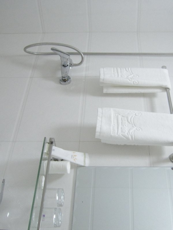 hotelPic