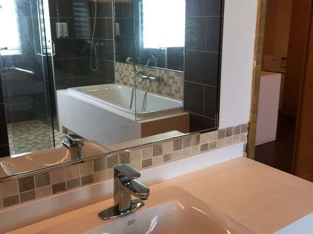hotelPic