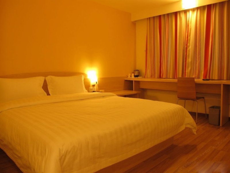 hotelPic