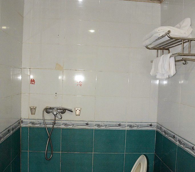 hotelPic