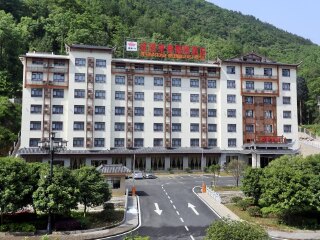張家界玻璃棧道組團(tuán)旅游_廣州張家界玻璃棧道旅游團(tuán)_跟團(tuán)張家界玻璃棧道游價(jià)格
