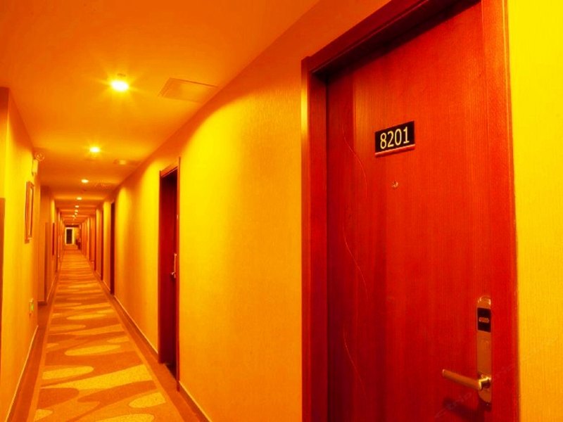 hotelPic