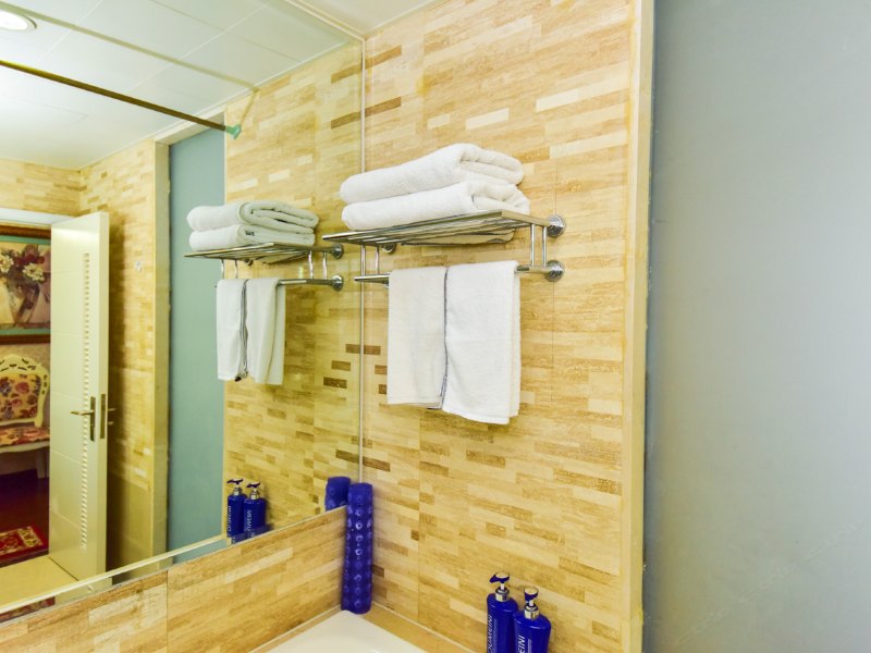 hotelPic