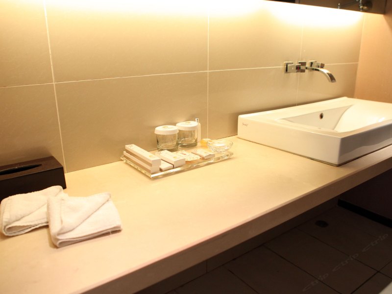 hotelPic