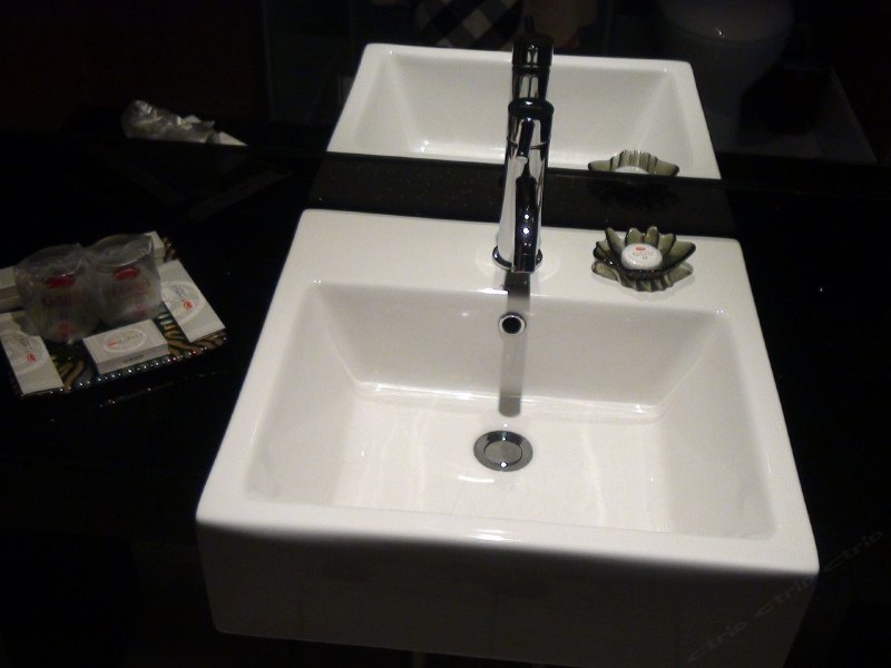 hotelPic
