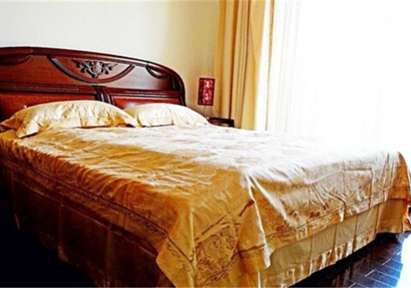 hotelPic