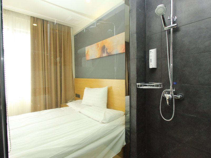 hotelPic