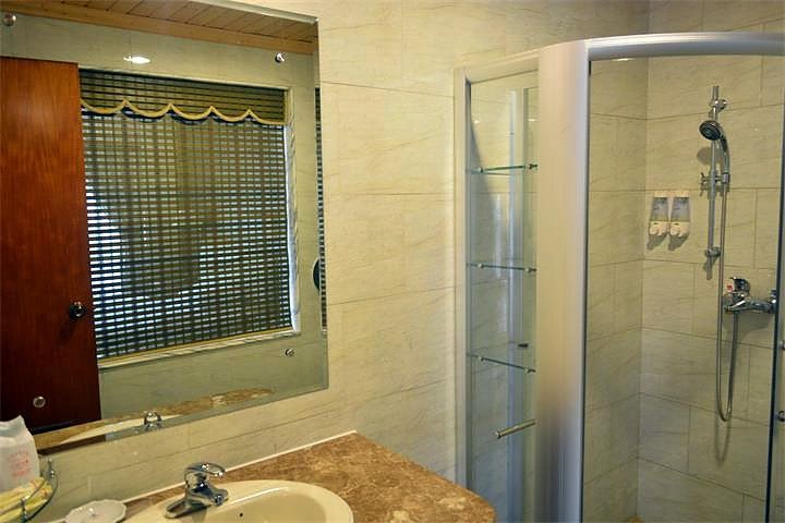 hotelPic