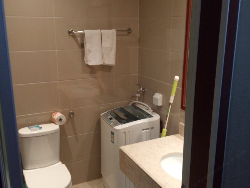 hotelPic