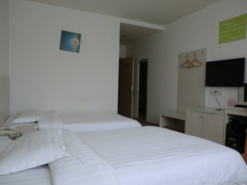 hotelPic