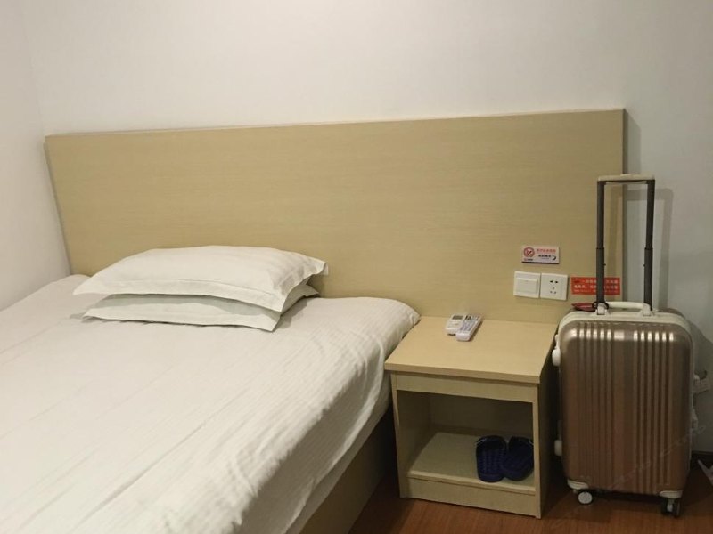 hotelPic
