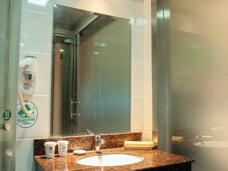 hotelPic