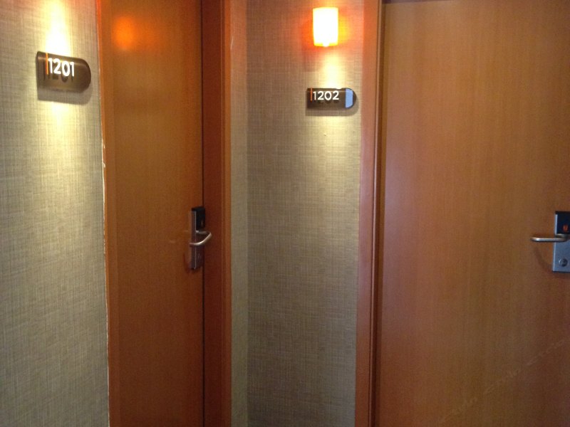 hotelPic
