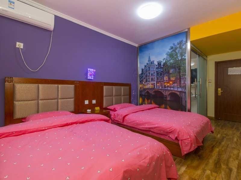 hotelPic