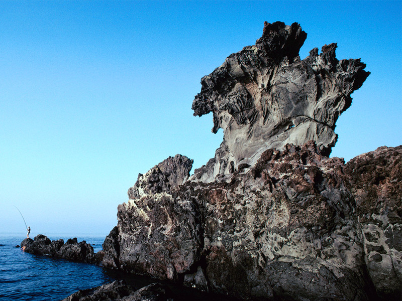 美丽的济州岛不仅具有海岛独特的美丽风光(瀛州十景),而且还继承了