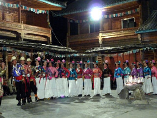 麗江瀘沽湖旅游團(tuán)報(bào)價(jià)2021_麗江瀘沽湖旅游報(bào)團(tuán)價(jià)格_報(bào)團(tuán)去麗江瀘沽湖多少錢(qián)