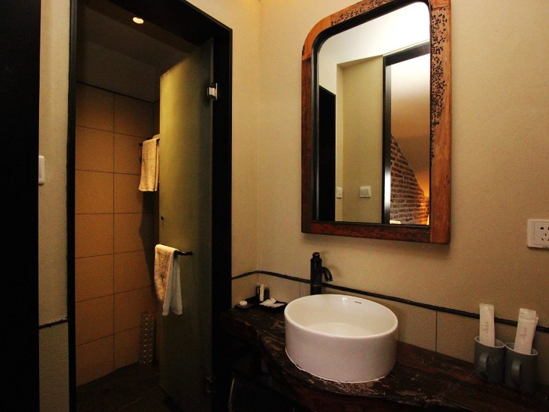 hotelPic