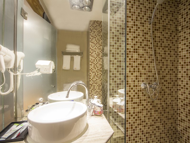 hotelPic