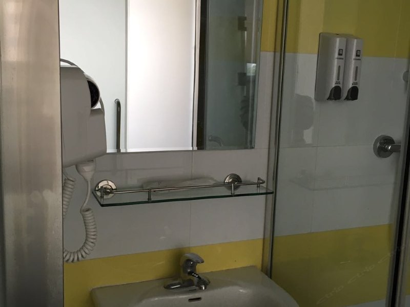 hotelPic