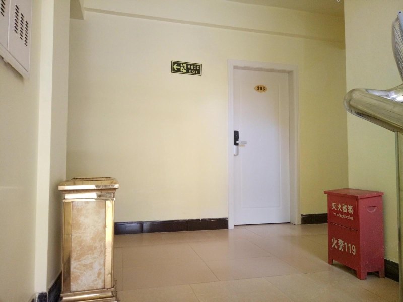 hotelPic