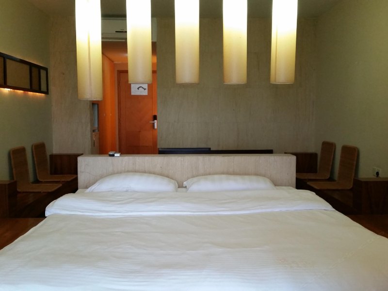 hotelPic