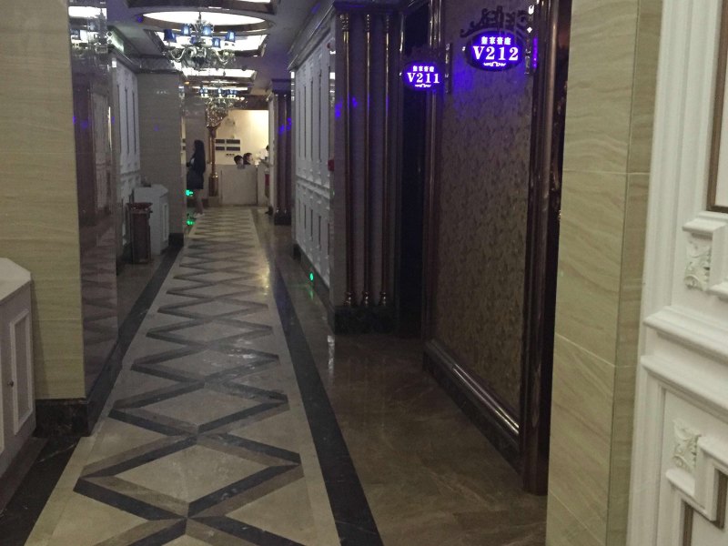 hotelPic