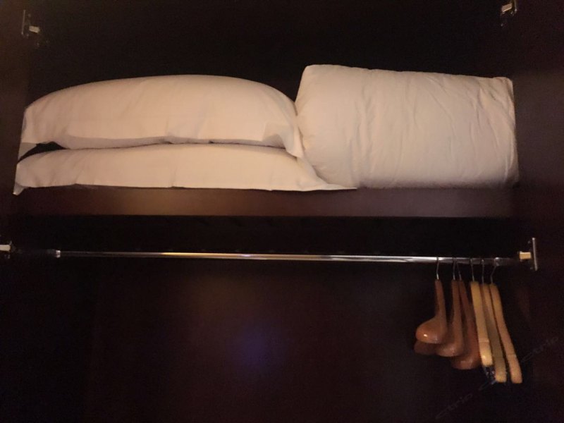 hotelPic