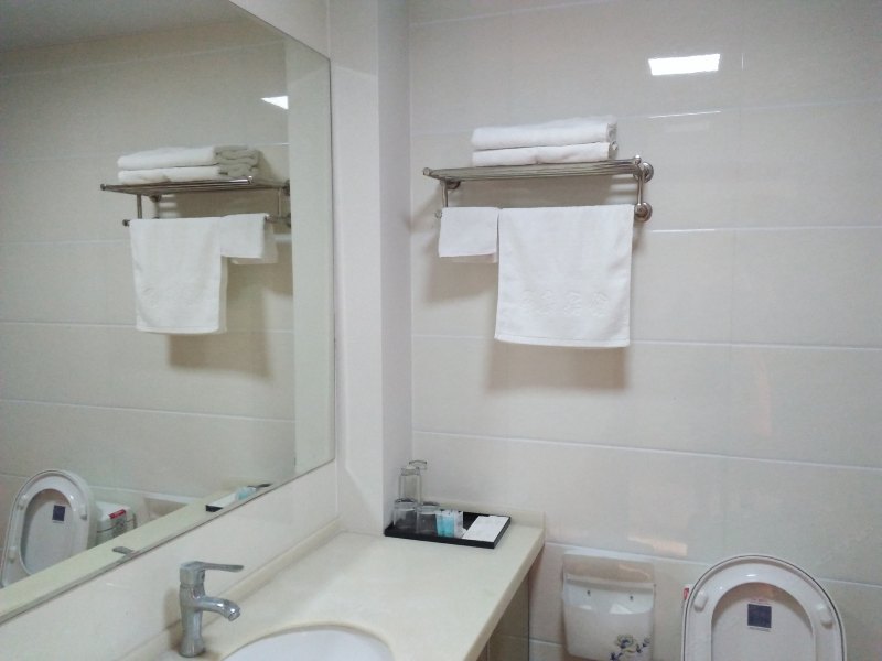 hotelPic