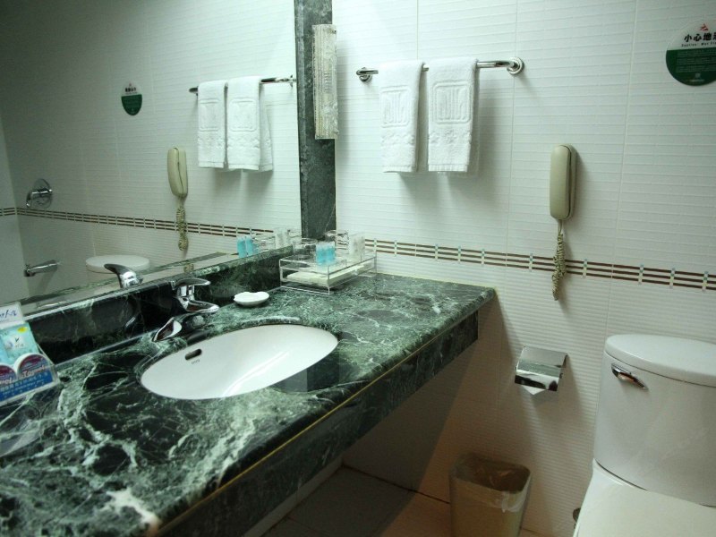 hotelPic
