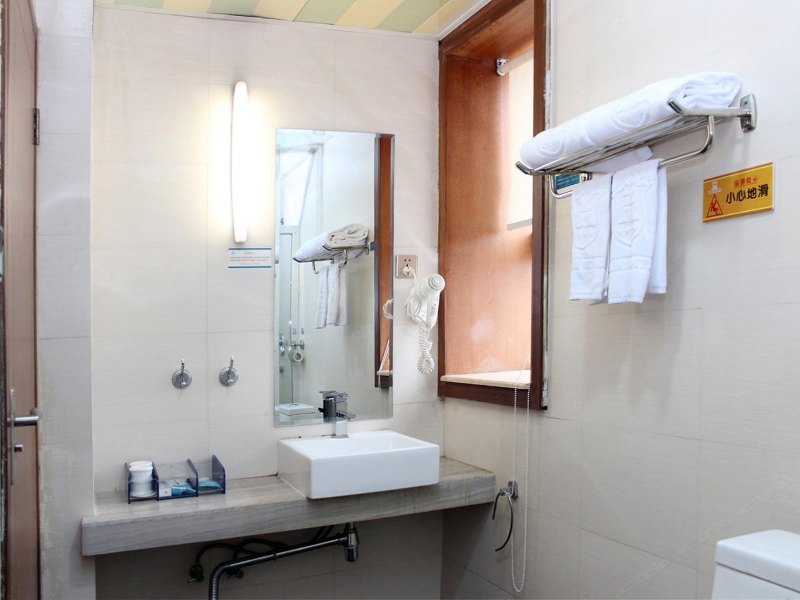 hotelPic