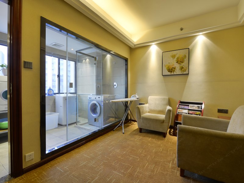 hotelPic