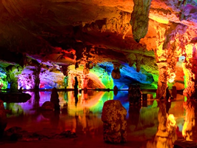 <连州地下河-湟川三峡2日游