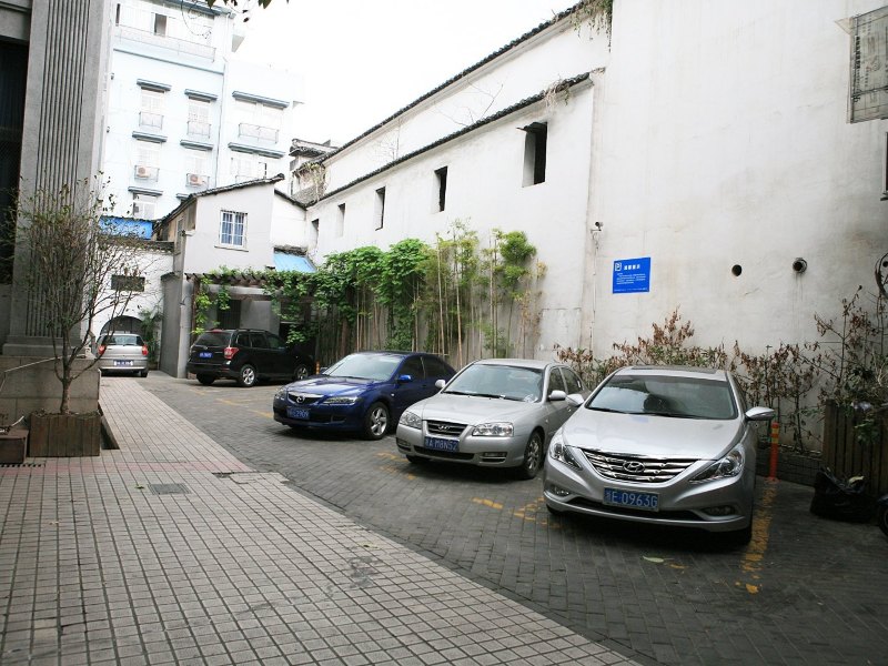 hotelPic