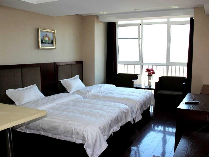 hotelPic