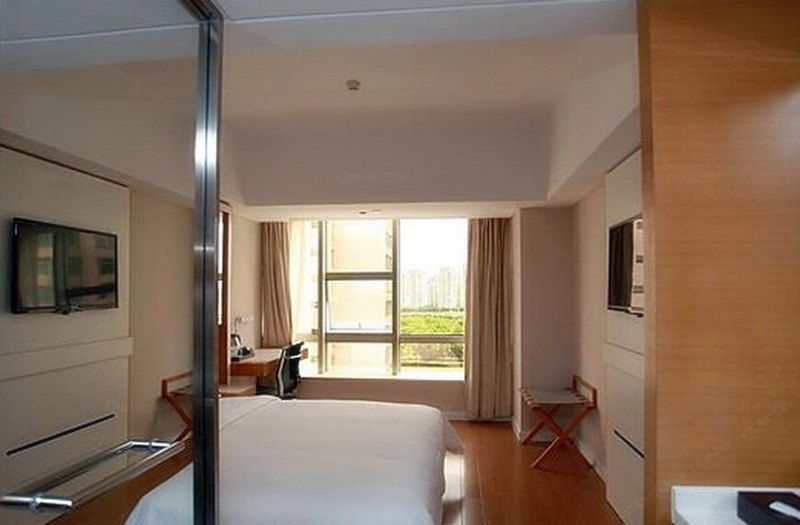 hotelPic