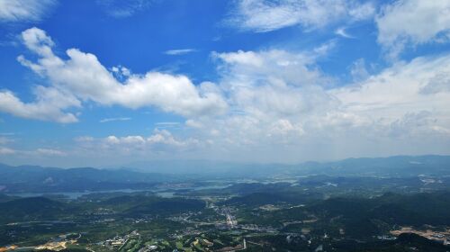 :00 前往游览罗浮山景区,罗浮山峰飞云顶海拔1296米,峰顶盘圆