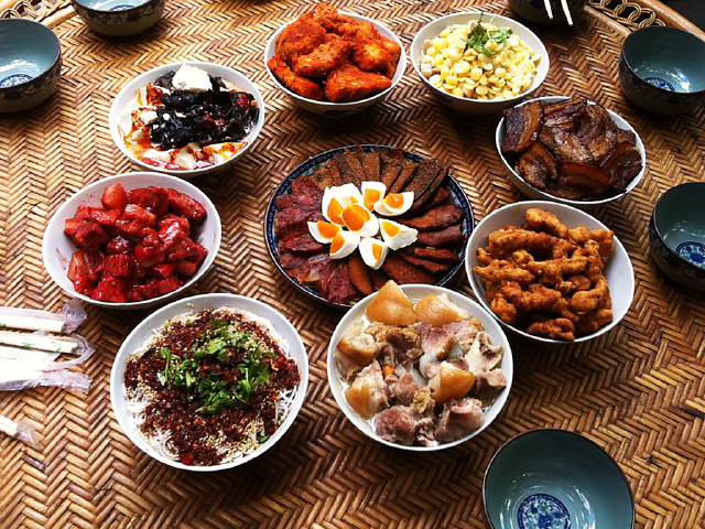 午餐 短暂的休息,品尝大理白族特色美食