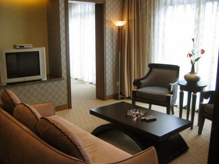 hotelPic
