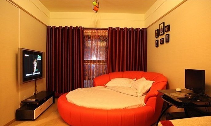 hotelPic