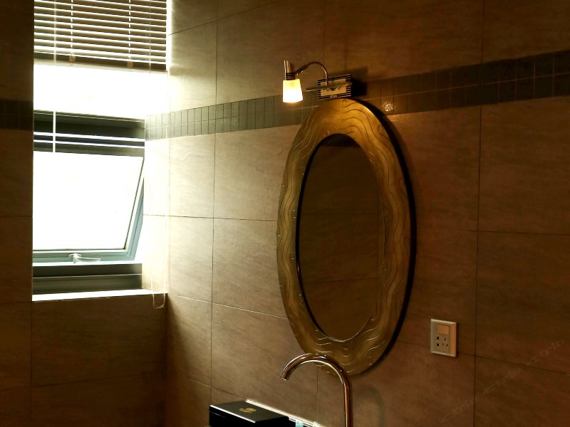 hotelPic