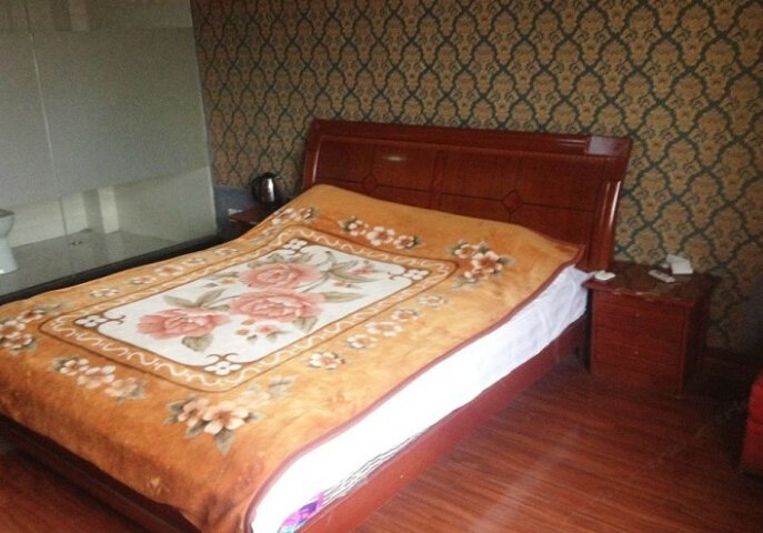 hotelPic