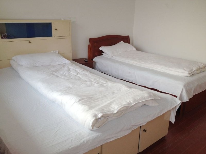 hotelPic