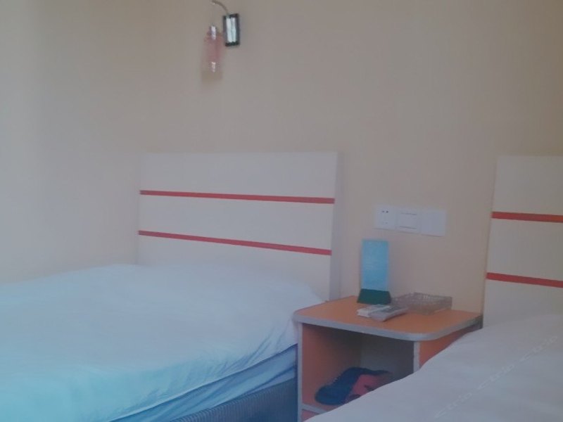 hotelPic