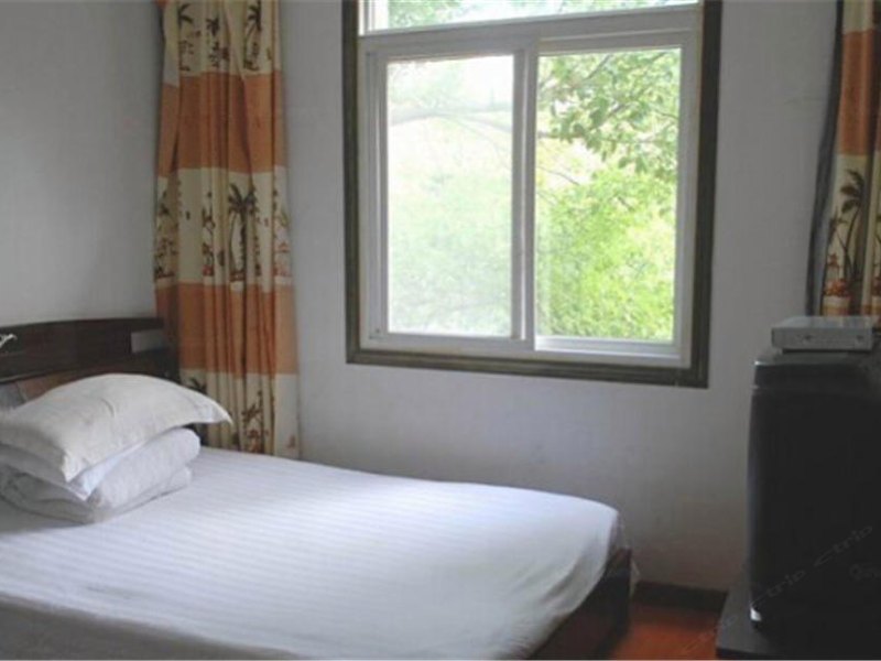 hotelPic